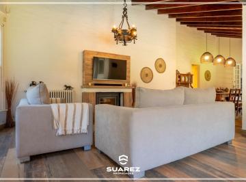 Casa · 226m² · 4 Ambientes · 2 Cocheras · Casa en San Carlos