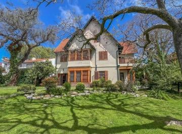 Casa · 530m² · 6 Ambientes · 1 Cochera · Casa en Venta en Martínez, San Isidro, G. B. a. Zona Norte