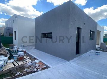 Casa · 141m² · 4 Ambientes · 2 Cocheras · Casa en Una Planta en San Ramon