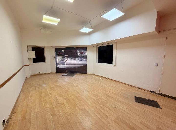 Local comercial · 83m² · 4 Ambientes