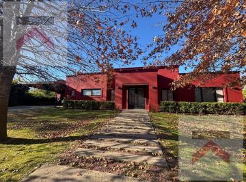 Casa · 213m² · 5 Ambientes · 2 Cocheras · Casa en Una Planta 4 Dorm Gran Parque con Piscina Chacras de La Reserva Cardales