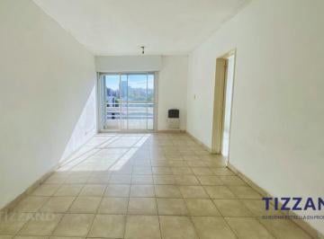 Departamento · 32m² · 1 Ambiente · Venta Monoambiente La Boca, Frente, Muy Luminoso