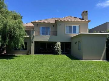 Casa · 339m² · 6 Ambientes · 2 Cocheras · Venta Casa 6 Amb C/dep Barrio Cerrado Villa Olivos