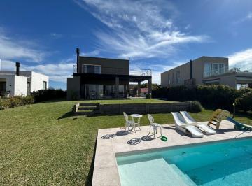 Casa · 207m² · 7 Ambientes · 4 Cocheras · Casa en Venta a La Laguna en El Naudir - Aguas Privadas