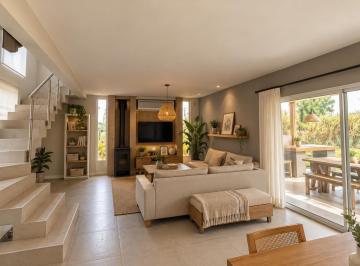 Casa · 175m² · 4 Ambientes · 4 Cocheras · Casa en Venta a La Laguna en Cantón - Norte