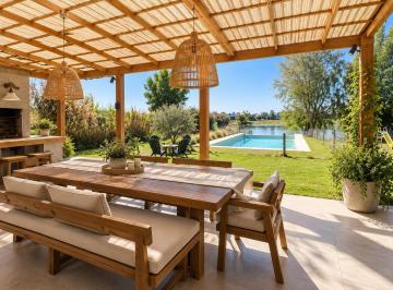 Casa · 175m² · 4 Ambientes · 4 Cocheras · Casa en Venta a La Laguna en Cantón - Norte