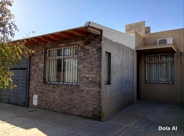 Casa · 110m² · 3 Dormitorios · 2 Cocheras · Casa - Rodeo de La Cruz