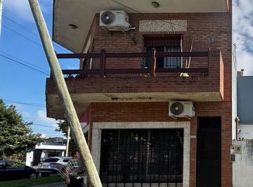 PH · 112m² · 3 Ambientes · 1 Cochera · PH en Bernal Oeste