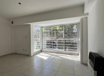 Departamento · 30m² · 1 Ambiente · Alquiler Monoambiente con Balcón Al Frente en Barrio Lourdes