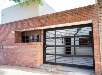 Casa · 100m² · 2 Dormitorios · 1 Cochera · Venta de Casa 2 Dorm.