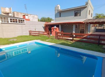 Casa · 150m² · 4 Ambientes · 3 Cocheras · Casa 3 Dor con Jardin y Pileta en Pilar