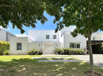 Casa · 180m² · 5 Ambientes · 6 Cocheras · Casa en Alquiler - Barrio El Cantón, Ing. Maschwitz, Escobar