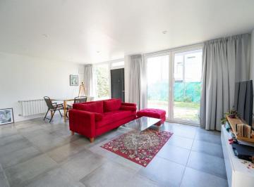 Casa · 82m² · 3 Ambientes · 1 Cochera · Dúplex en Venta Gonnet 2 Dorm. Apto Banco