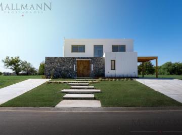 Casa · 240m² · 6 Ambientes · 2 Cocheras · Venta Casa 4 Dorm. en Pilará Barrio El Tilbury a Estrenar