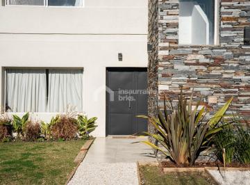 Casa · 141m² · 4 Ambientes · 1 Cochera · Casa en Venta 3 Dorm., en Barrio Nautico Vila Marina 1, Villanueva, Tigre! Lote Interno!