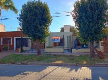 Casa de 6 ambientes, Córdoba · Alquiler Casa 3 Dorm. C/ Patio y Cochera - Barrio Villa Marta