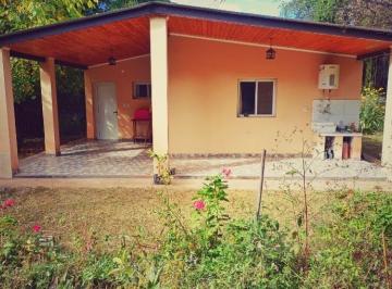 Frente de la casa. Galería en L con lavadero. · Casa Ubicada en Finca de Nogales