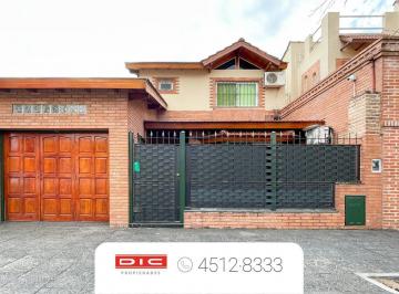 Casa · 125m² · 4 Ambientes · 1 Cochera · Casa 3 Dorm. Venta - Carapachay