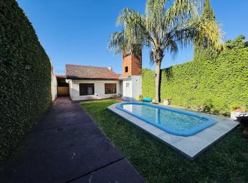 Casa · 169m² · 3 Ambientes · 4 Cocheras · Venta Casa 3 Ambientes con Parque Pileta y Cochera en Berazategui Centro