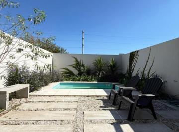 Casa · 165m² · 5 Ambientes · 2 Cocheras · Duplex en Alquiler Semiamoblado en La Luisita con Pileta
