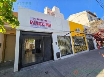 Casa · 1m² · 5 Ambientes · 1 Cochera · Casa en Venta con Locales Comerciales