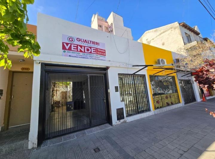 Casa · 1m² · 5 Ambientes · 1 Cochera