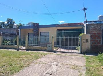 Casa · 112m² · 3 Ambientes · 2 Cocheras · Casa 3 Amb C/ Cochera, Jardín, Galería y Galpón