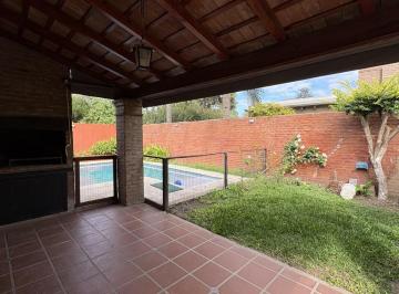 Casa · 108m² · 4 Ambientes · 1 Cochera · Casa en Complejo Cerrado C/pileta!