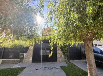 Casa · 80m² · 5 Ambientes · 2 Cocheras · Casa en Venta
