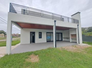 Casa · 115m² · 4 Ambientes · 2 Cocheras · Venta de Casa a Estrenar 4 Ambientes en Loma Verde