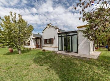 Casa · 252m² · 6 Ambientes · 2 Cocheras · Casa de Campo en Venta S/lote 1 Ha C/molino