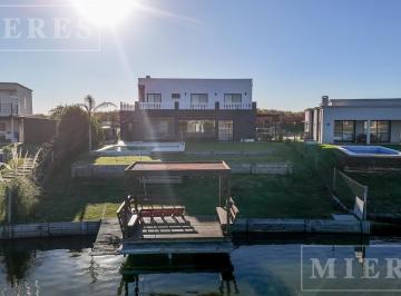 Casa · 237m² · 6 Ambientes · 2 Cocheras · Casa en Venta en San Sebastián Área 8 a La Laguna