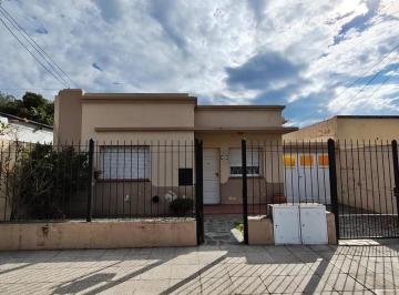 Casa · 100m² · 4 Ambientes · Casa en Venta 5 Ambientes Centro Lujan