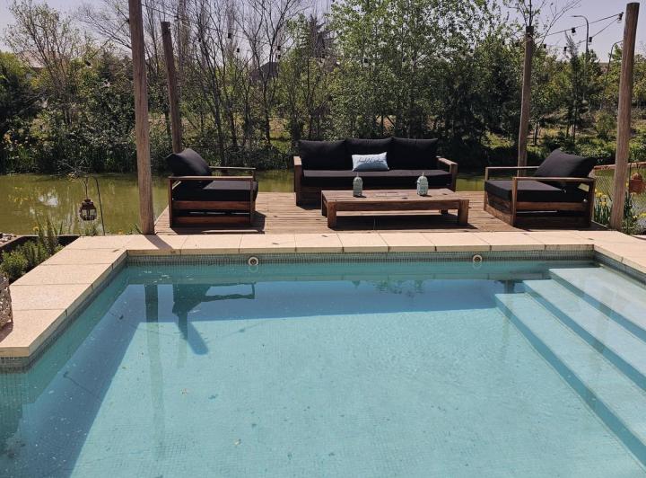 Casa · 390m² · 6 Ambientes · 2 Cocheras