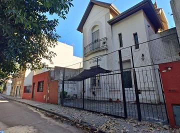 Casa · 196m² · 5 Ambientes · 1 Cochera · Venta Casa 4/5 Amb V. Urquiza a Reciclar - Permuta