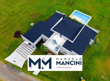 Casa · 400m² · 6 Ambientes · 1 Cochera · Casa en Estancia Villa Maria