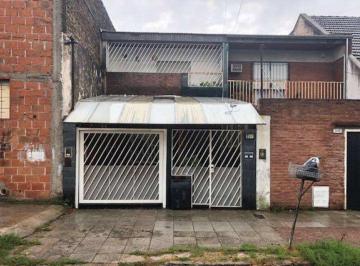 Casa · 108m² · 4 Ambientes · 1 Cochera · Duplex en Venta en Lomas del Mirador