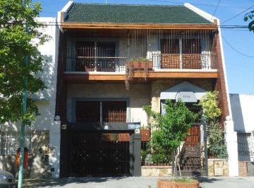 Casa · 550m² · 5 Ambientes · 1 Cochera · Chalet en Venta en Liniers