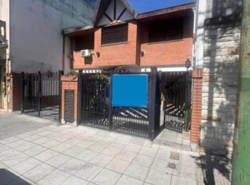 Casa · 114m² · 4 Ambientes · 1 Cochera · Duplex en Venta en Mataderos