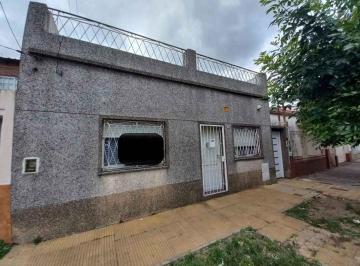 PH · 75m² · 3 Ambientes · Casa PH en Venta en Lomas del Mirador