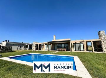 Casa · 140m² · 4 Ambientes · 2 Cocheras · Venta Casa en Estancia Villa Maria