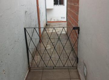 PH de 2 ambientes, La Matanza · PH con 1 Habitación de 36 m² en Alquiler, Villa Luzuriaga