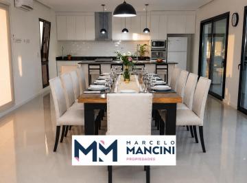 Casa · 330m² · 5 Ambientes · 2 Cocheras · Casa en Estancia Villa Maria