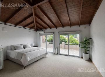 Casa · 369m² · 7 Ambientes · 1 Cochera · Casa Venta 7 Ambientes Cochera Apto Credito