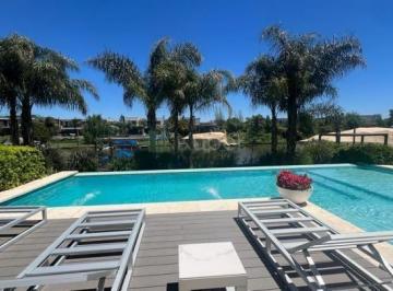 Casa · 540m² · 3 Ambientes · 3 Cocheras · Casa en Venta en Albanueva, Rincón de Milberg, Tigre