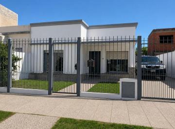 KNK-KNK-5599_2 · Oportunidad Venta Casa de 3 Ambientes Reciclada con Cochera