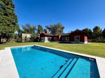 Casa · 2800m² · 3 Ambientes · 2 Cocheras · Casa en Venta en Barrio Santa Maria de Escobar - ID 4062