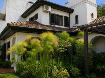 KNK-KNK-5611_2 · Casa en Lote Propio Ubicada en Barrio Guemes - Escucho Ofert