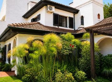 KNK-KNK-5611_2 · Casa en Lote Propio Ubicada en Barrio Guemes - Escucho Ofert