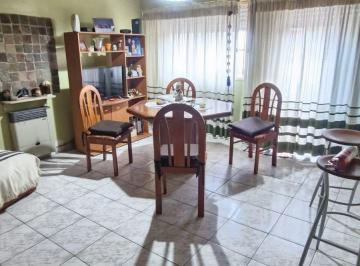 PH de 2 ambientes, Liniers · Liniers PH 2 Amb C/frente 1er. Piso X Esc. Patio